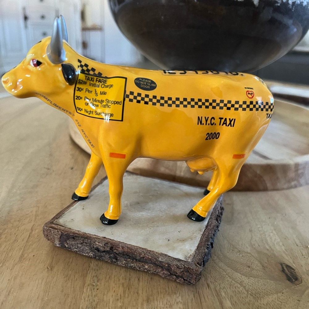 Cow Parade 2000 NYC Taxi Stamped Retired Cow